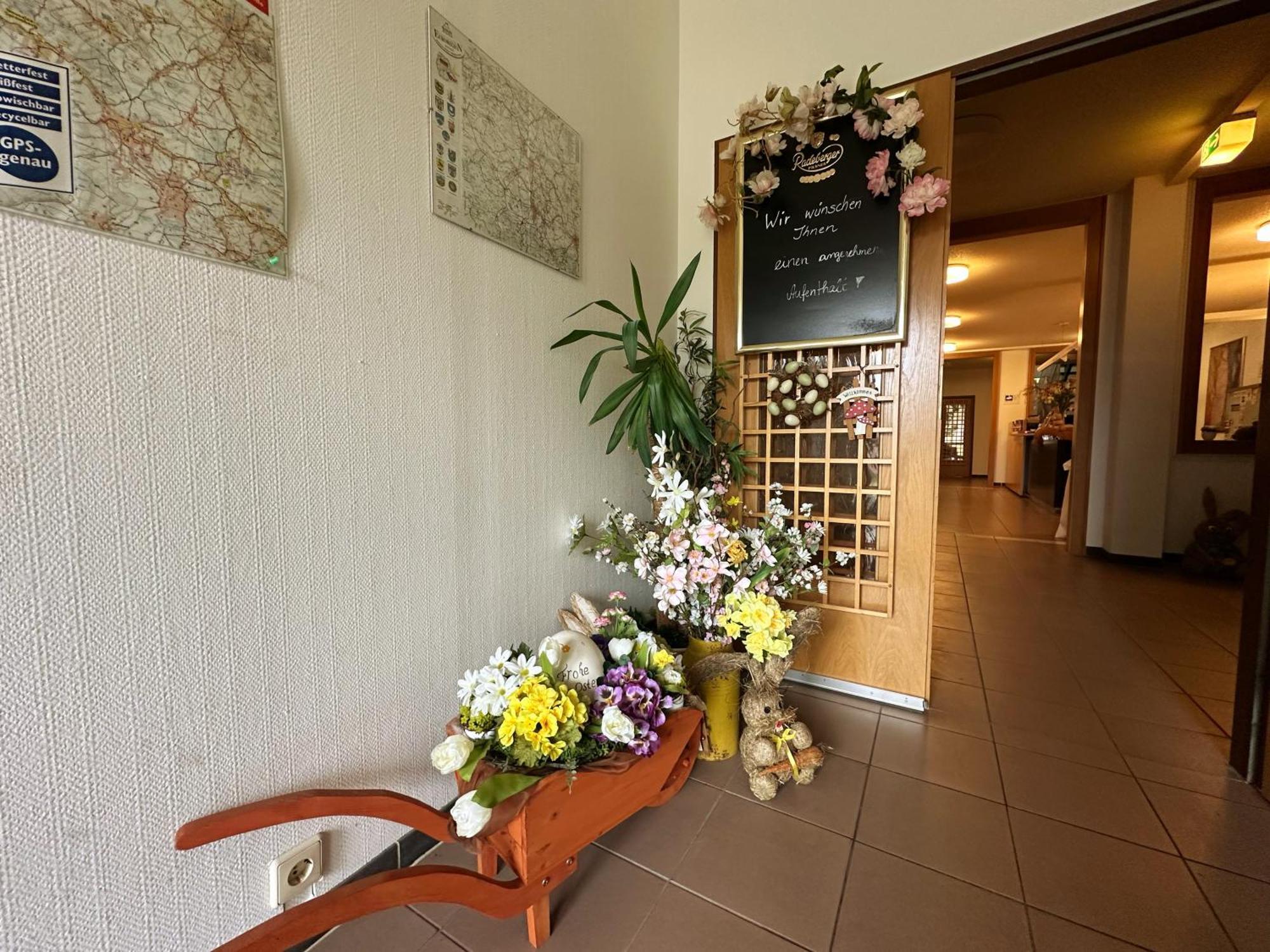 Hotel Am Laerchenberg I Fruehstueck, Wlan, Parkplatz Schirgiswalde-Kirschau エクステリア 写真