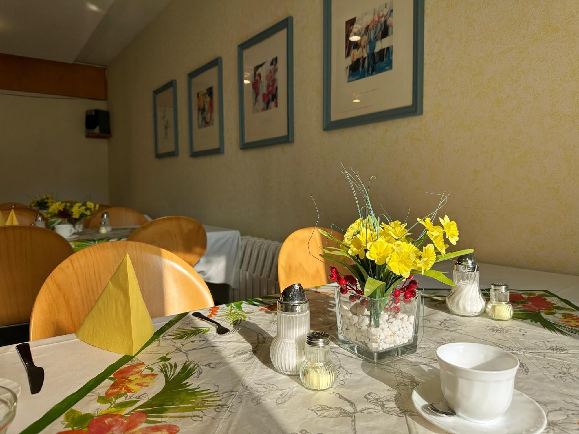Hotel Am Laerchenberg I Fruehstueck, Wlan, Parkplatz Schirgiswalde-Kirschau エクステリア 写真