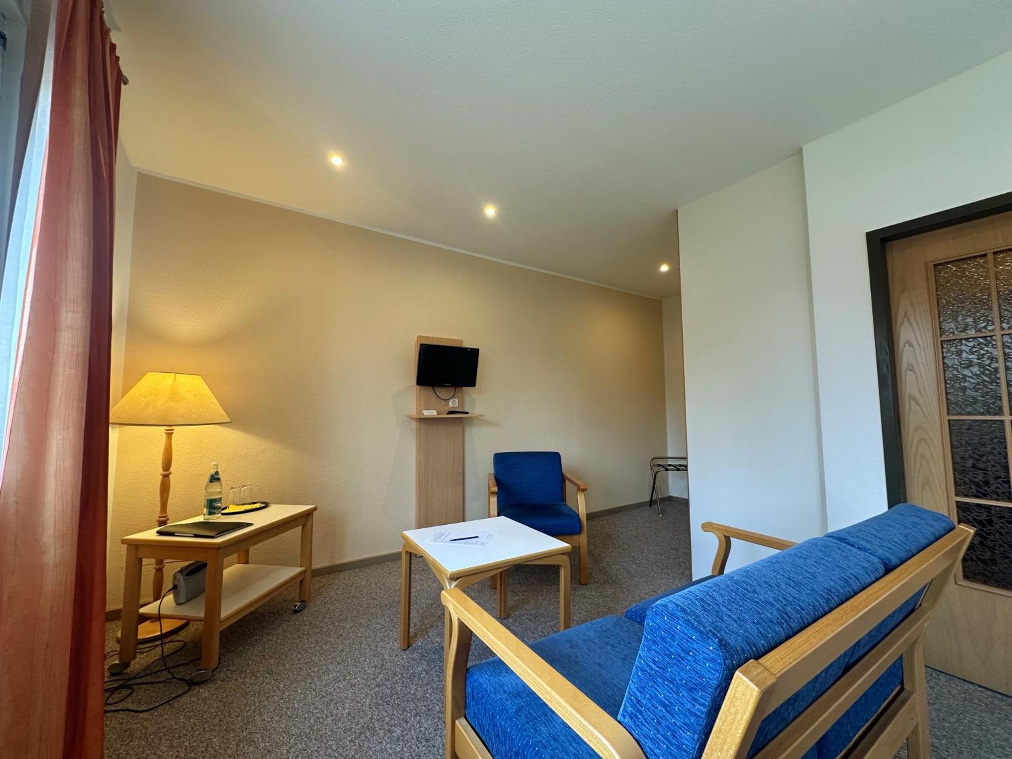 Hotel Am Laerchenberg I Fruehstueck, Wlan, Parkplatz Schirgiswalde-Kirschau エクステリア 写真