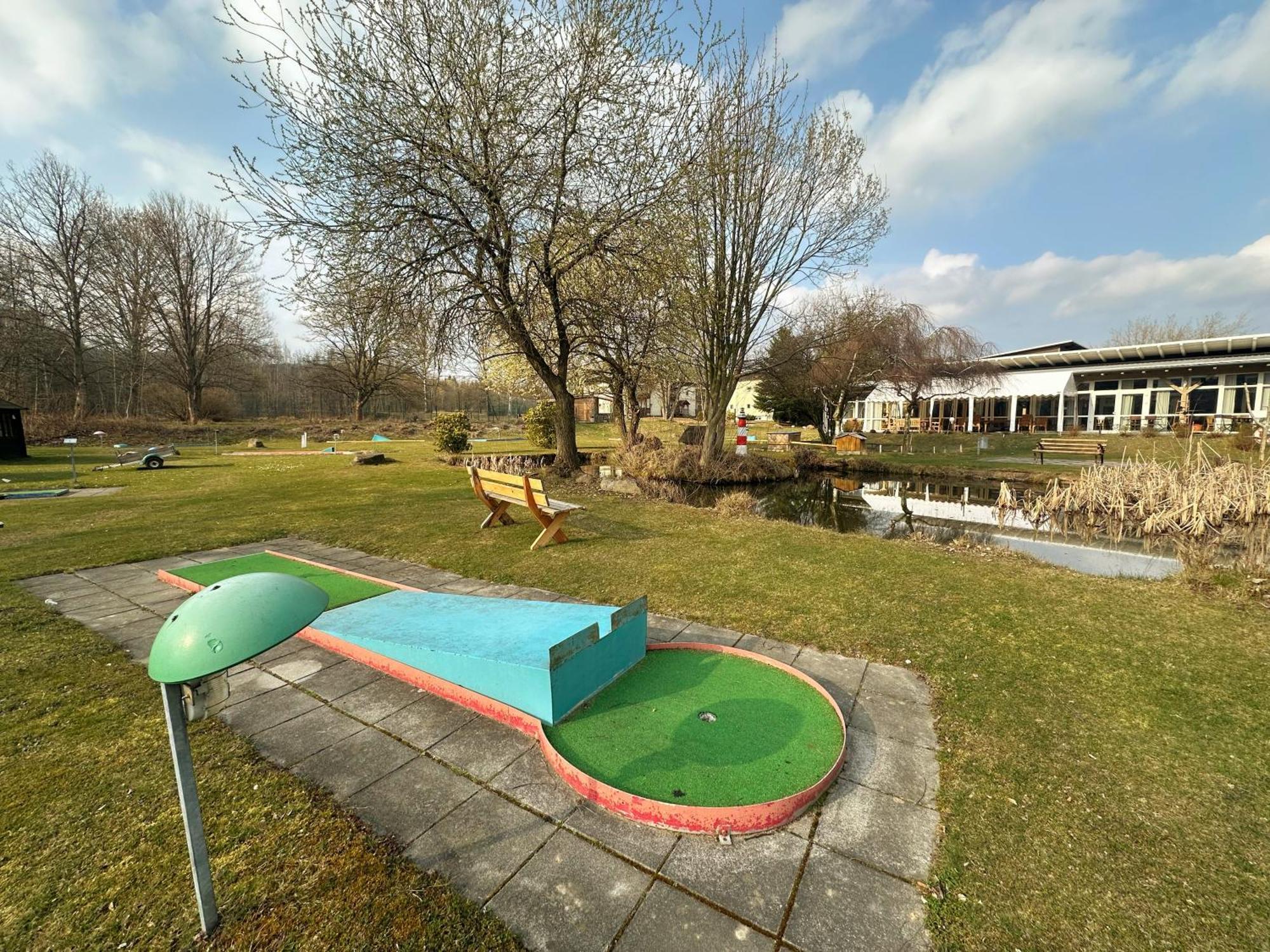 Hotel Am Laerchenberg I Fruehstueck, Wlan, Parkplatz Schirgiswalde-Kirschau エクステリア 写真